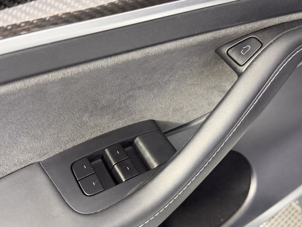 2025 Tesla Model Y Long Range Image 16