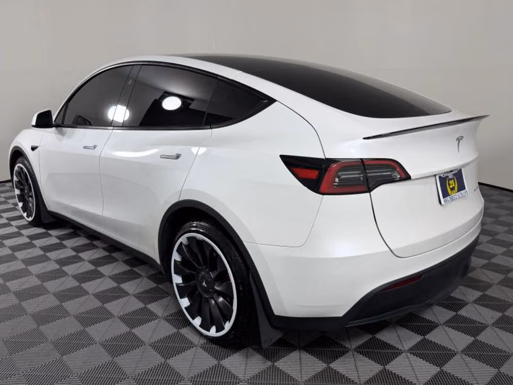 2025 Tesla Model Y Long Range Image 7