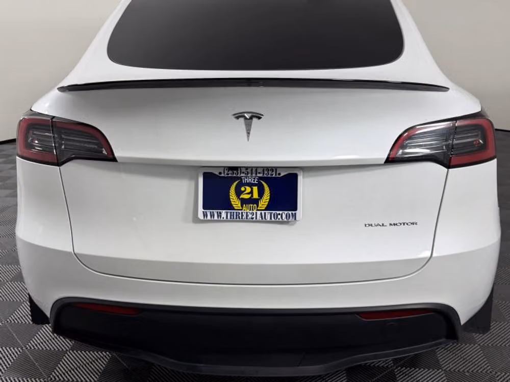 2025 Tesla Model Y Long Range Image 17