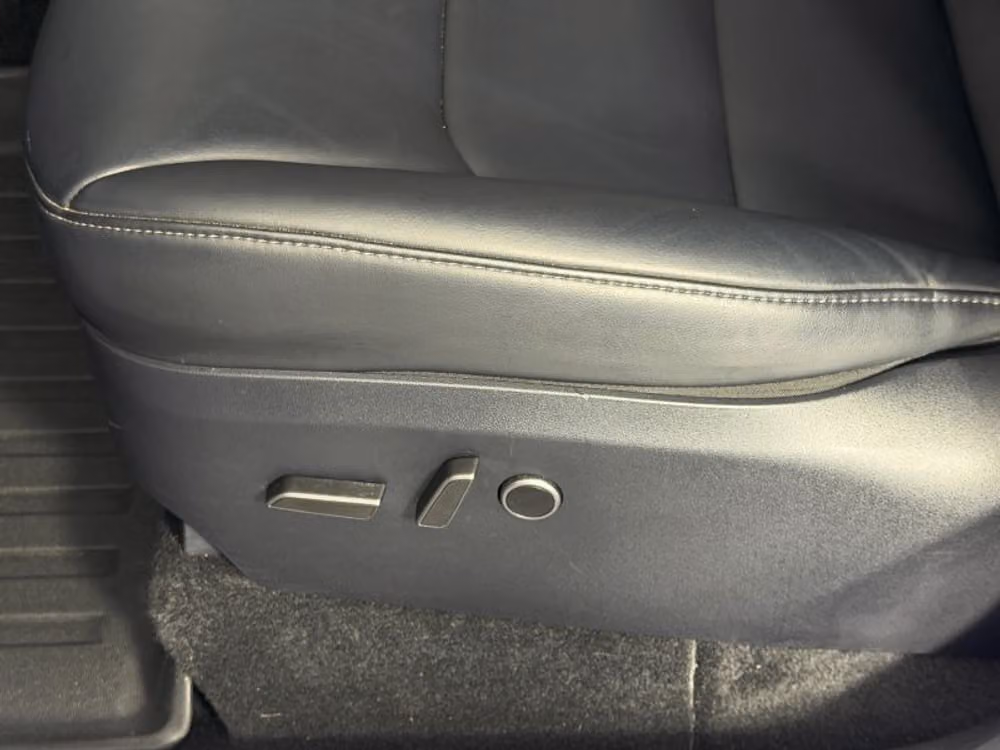 2025 Tesla Model Y Long Range Image 30