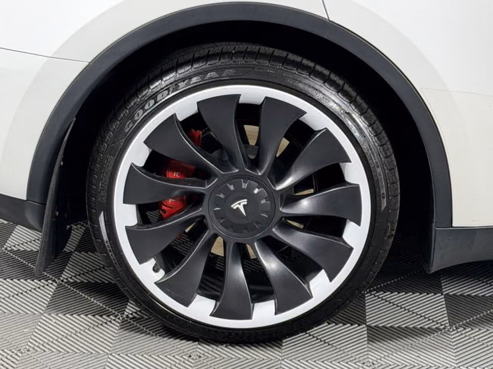 2025 Tesla Model Y Long Range Image 23