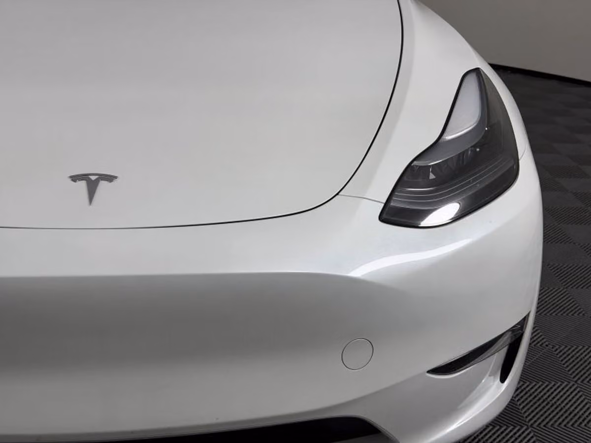 2025 Tesla Model Y Long Range Image 5