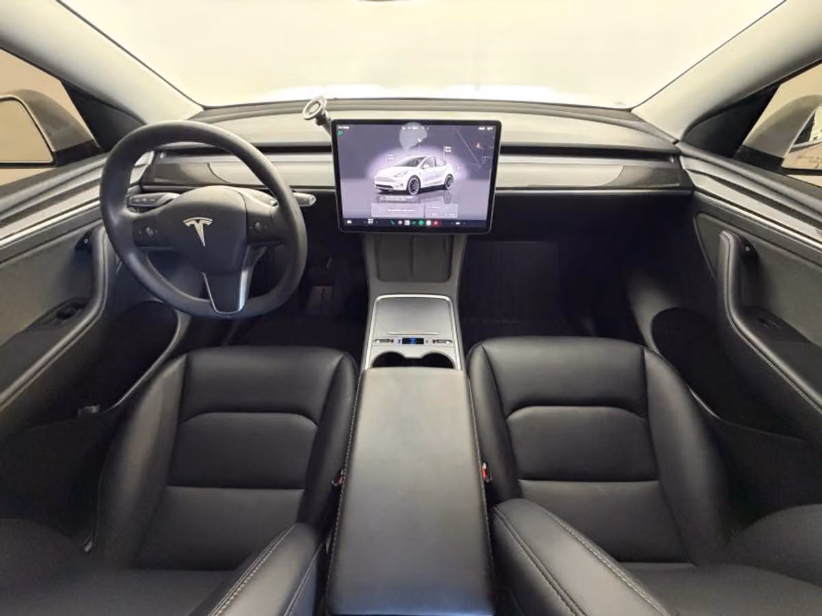2025 Tesla Model Y Long Range Image 8