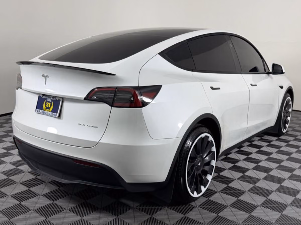 2025 Tesla Model Y Long Range Image 20