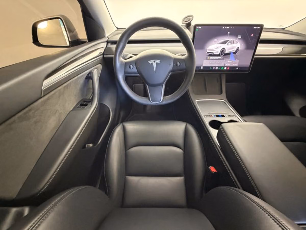 2025 Tesla Model Y Long Range Image 11