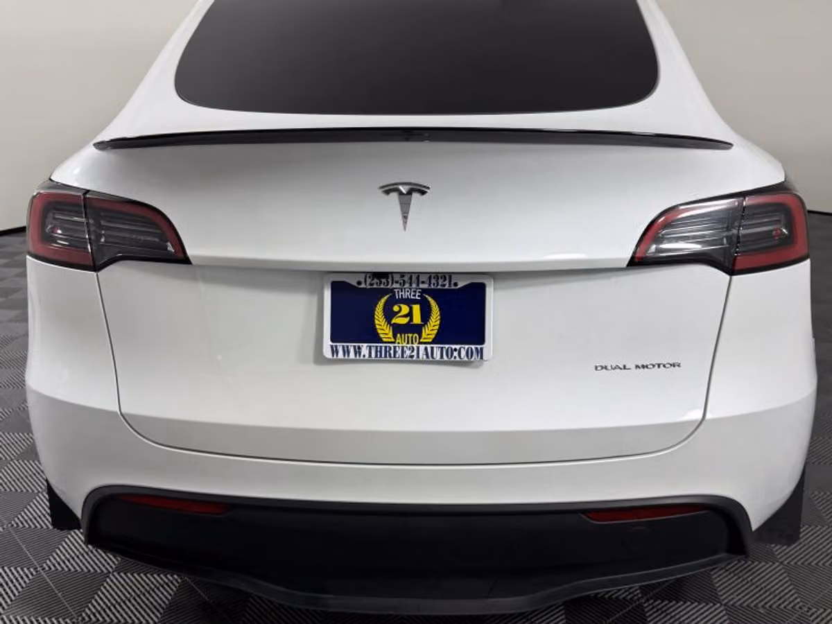 2025 Tesla Model Y Long Range Image 17
