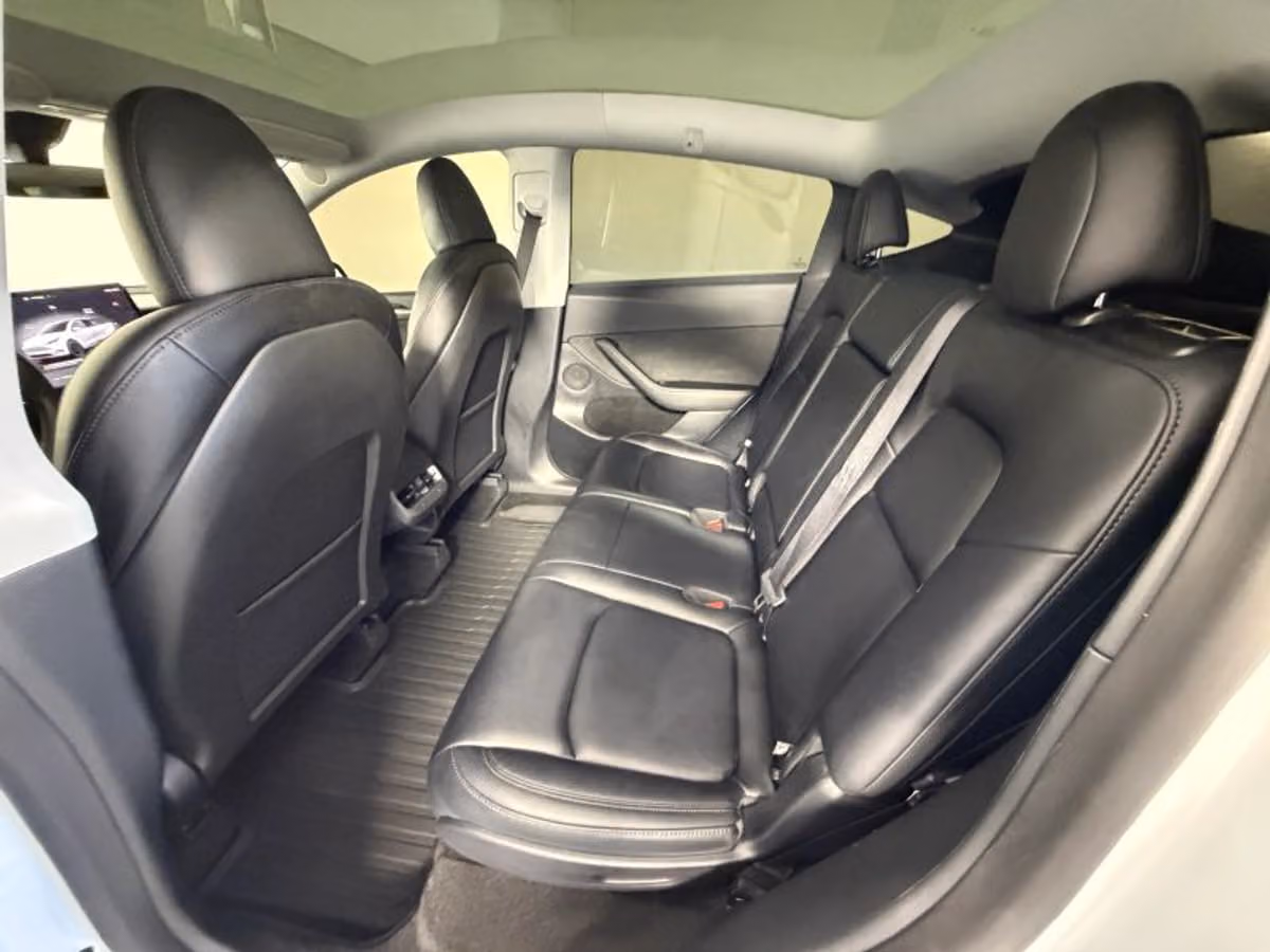 2025 Tesla Model Y Long Range Image 31