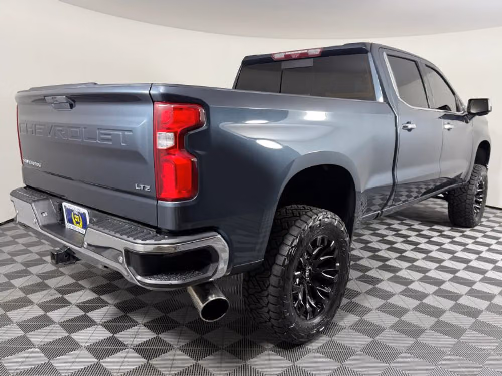 2020 Chevrolet Silverado 1500 LTZ Crew Cab Image 8