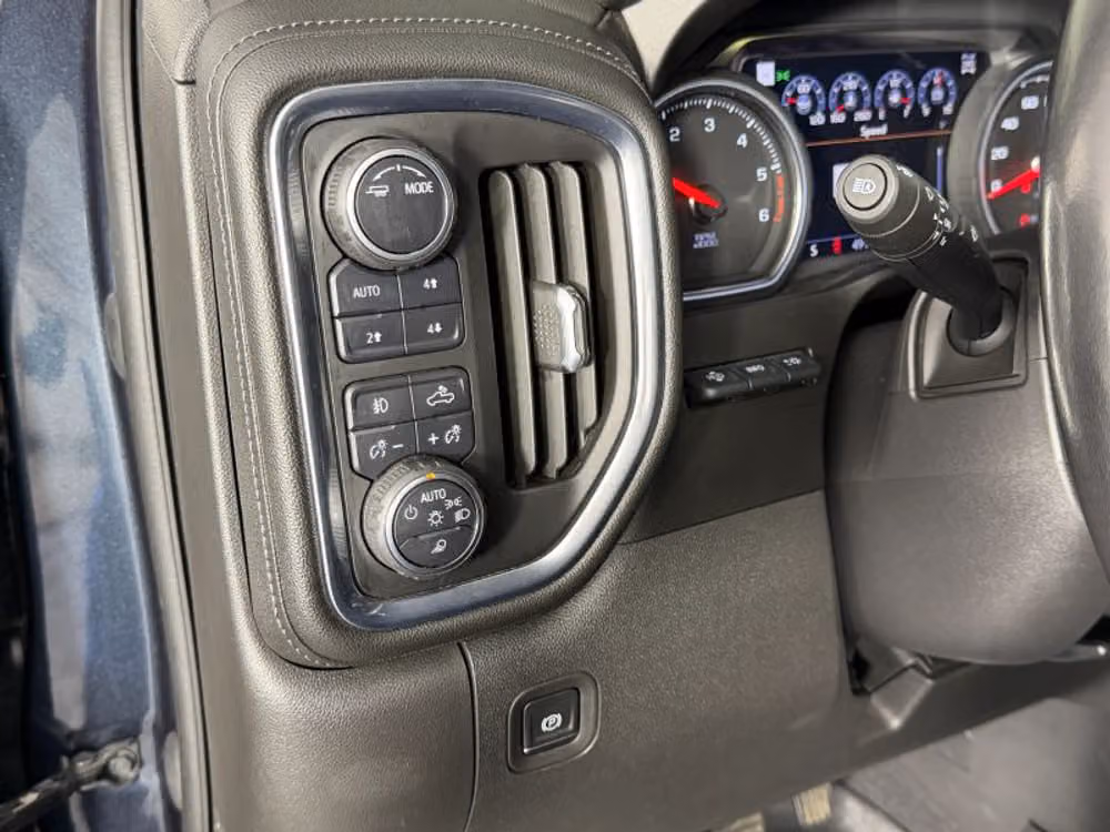 2020 Chevrolet Silverado 1500 LTZ Crew Cab Image 23