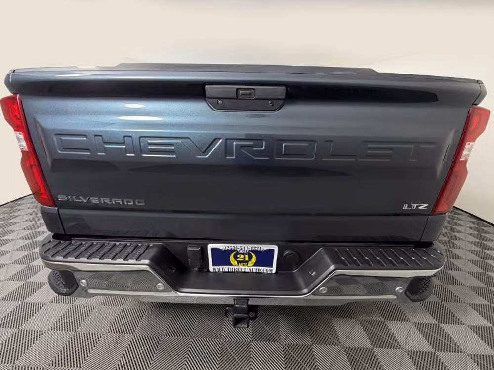 2020 Chevrolet Silverado 1500 LTZ Crew Cab Image 9