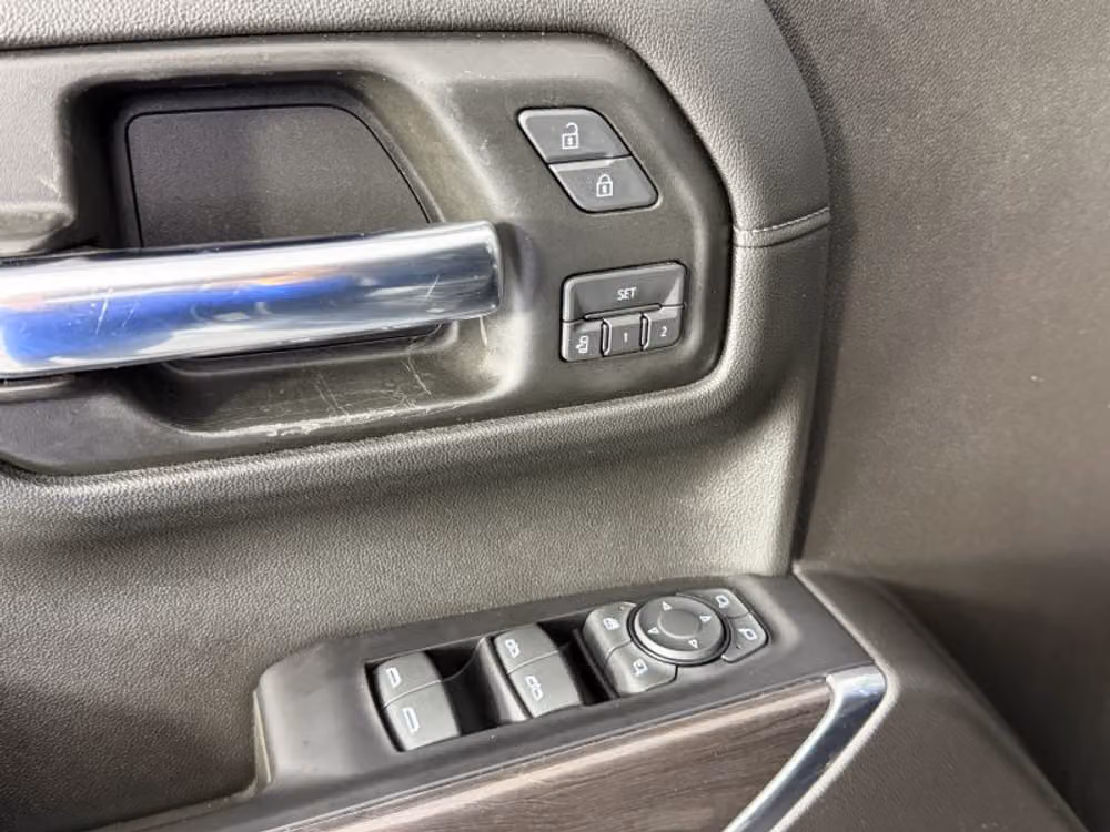 2020 Chevrolet Silverado 1500 LTZ Crew Cab Image 26