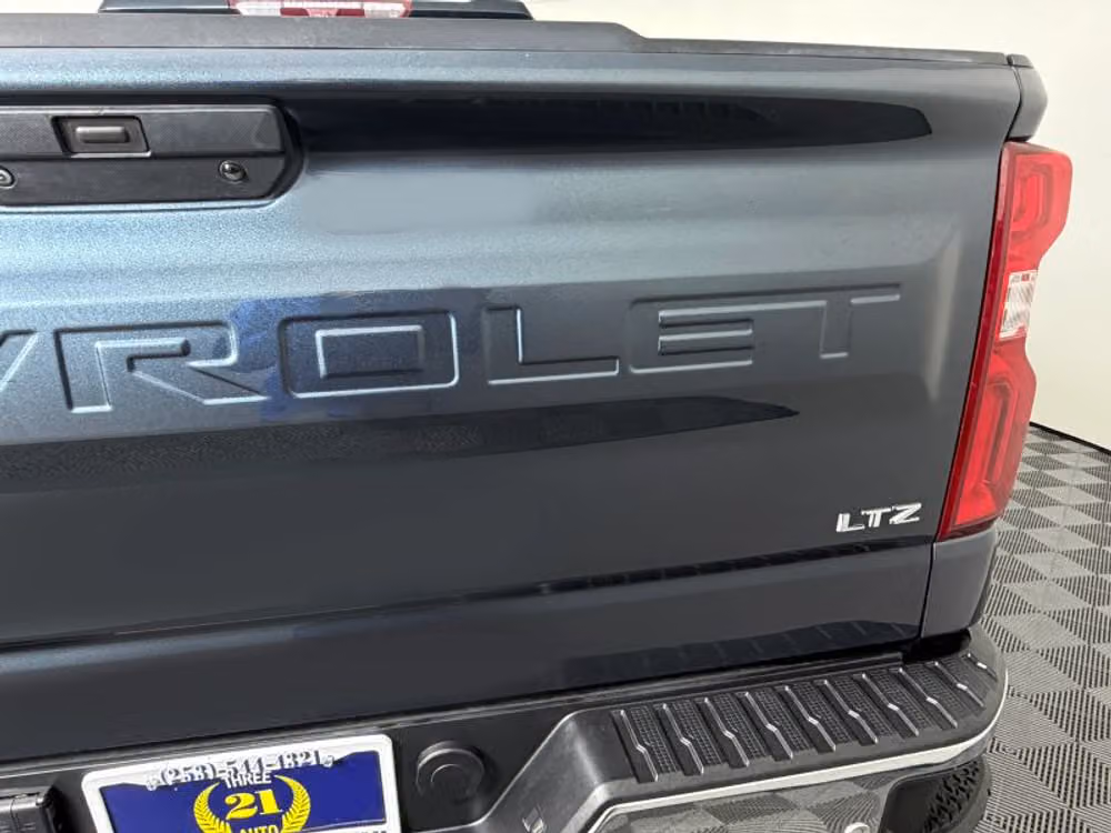 2020 Chevrolet Silverado 1500 LTZ Crew Cab Image 11