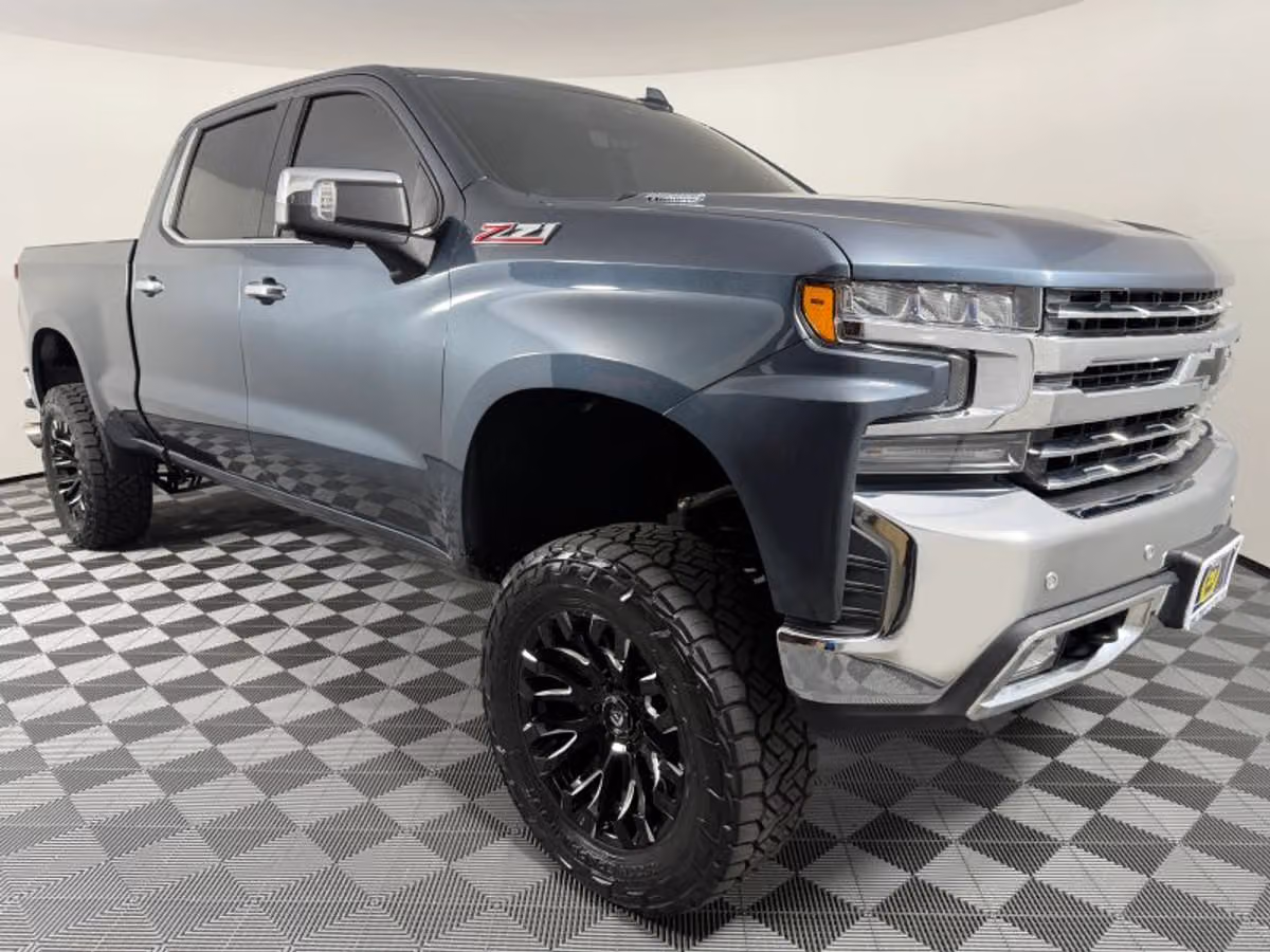 2020 Chevrolet Silverado 1500 LTZ Crew Cab Image 6