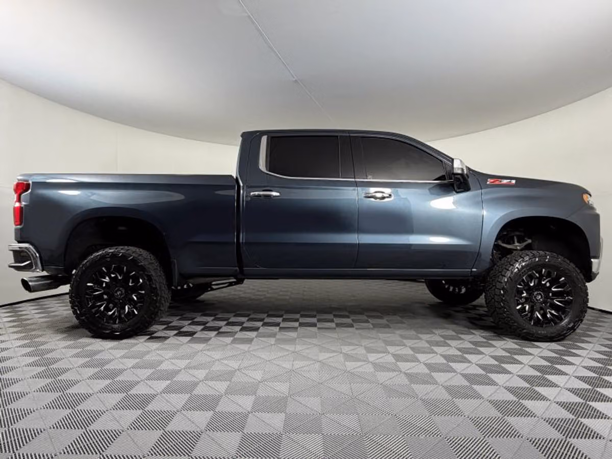 2020 Chevrolet Silverado 1500 LTZ Crew Cab Image 7