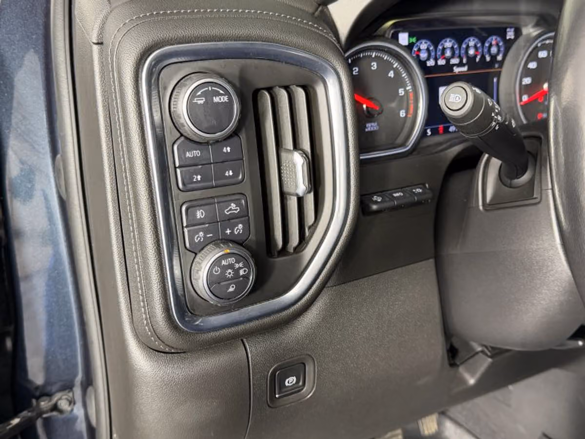 2020 Chevrolet Silverado 1500 LTZ Crew Cab Image 23