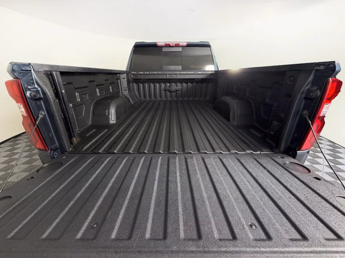 2020 Chevrolet Silverado 1500 LTZ Crew Cab Image 18