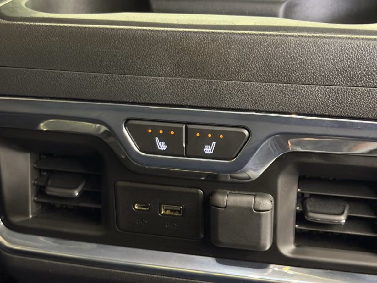 2020 Chevrolet Silverado 1500 LTZ Crew Cab Image 40