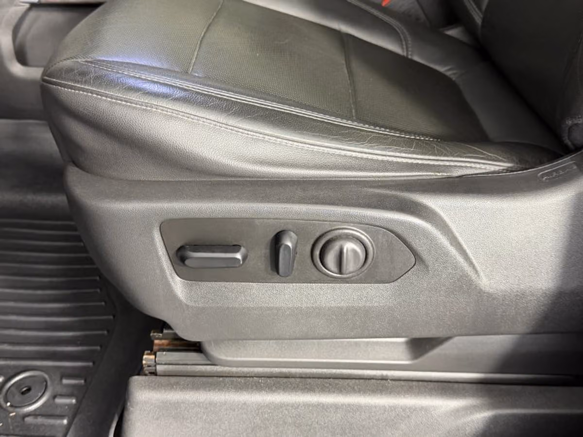 2020 Chevrolet Silverado 1500 LTZ Crew Cab Image 24