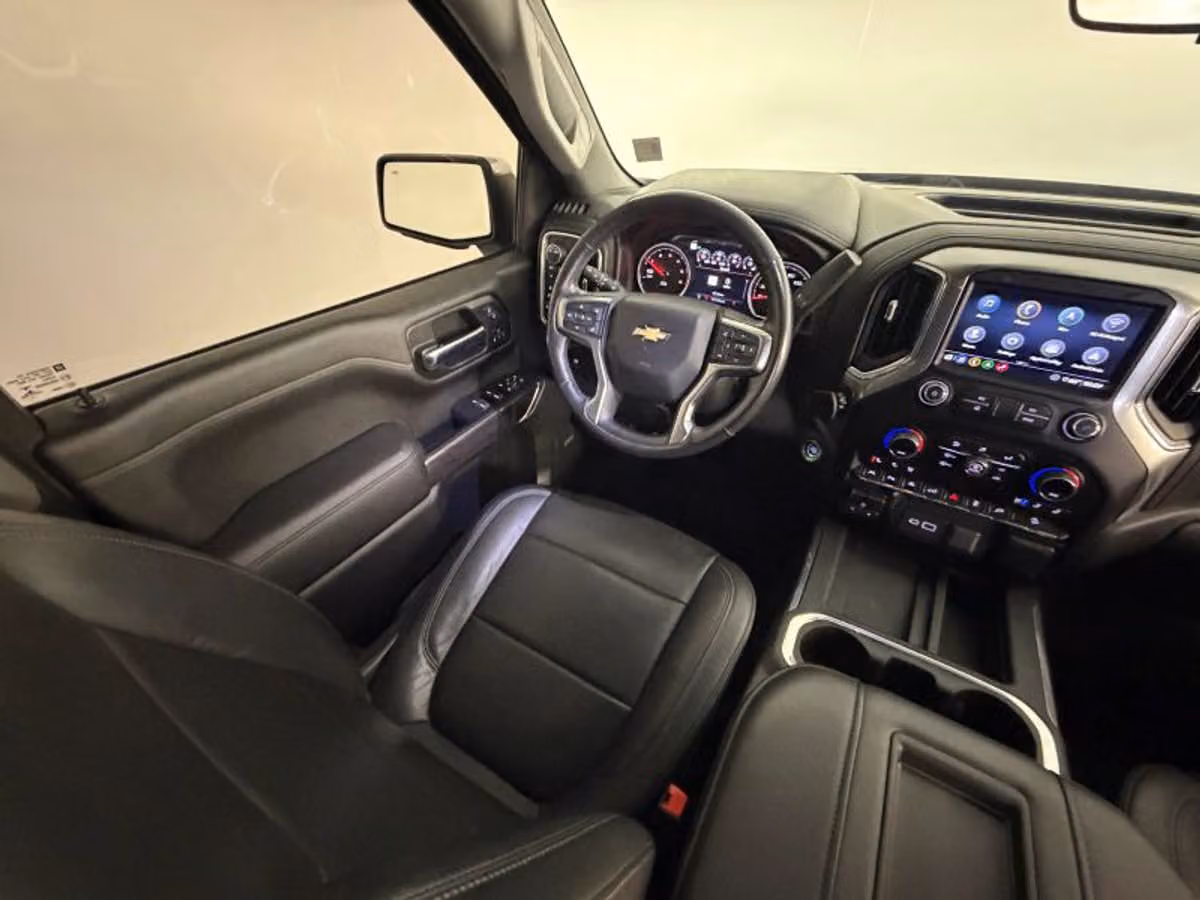 2020 Chevrolet Silverado 1500 LTZ Crew Cab Image 32