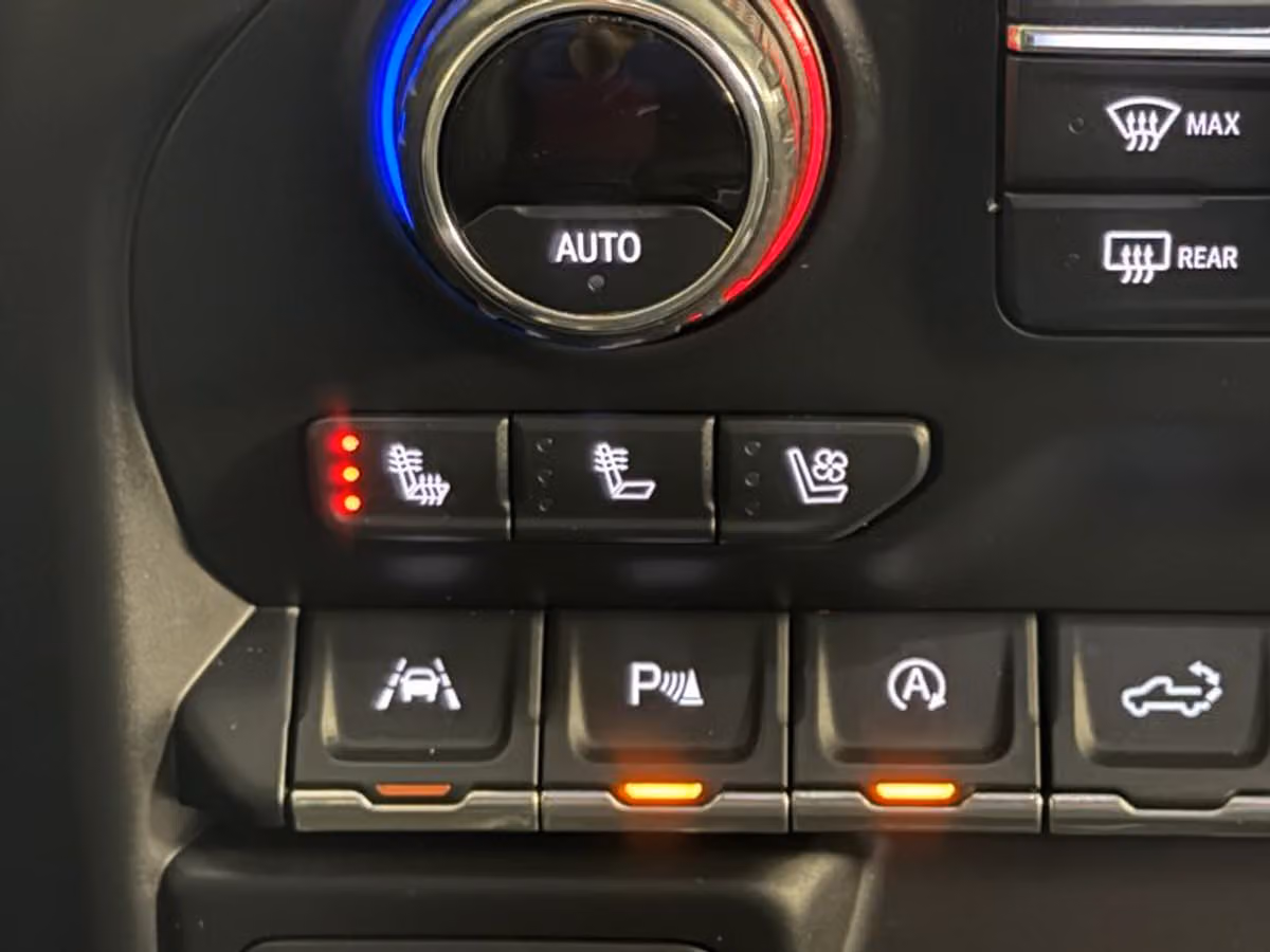 2020 Chevrolet Silverado 1500 LTZ Crew Cab Image 35