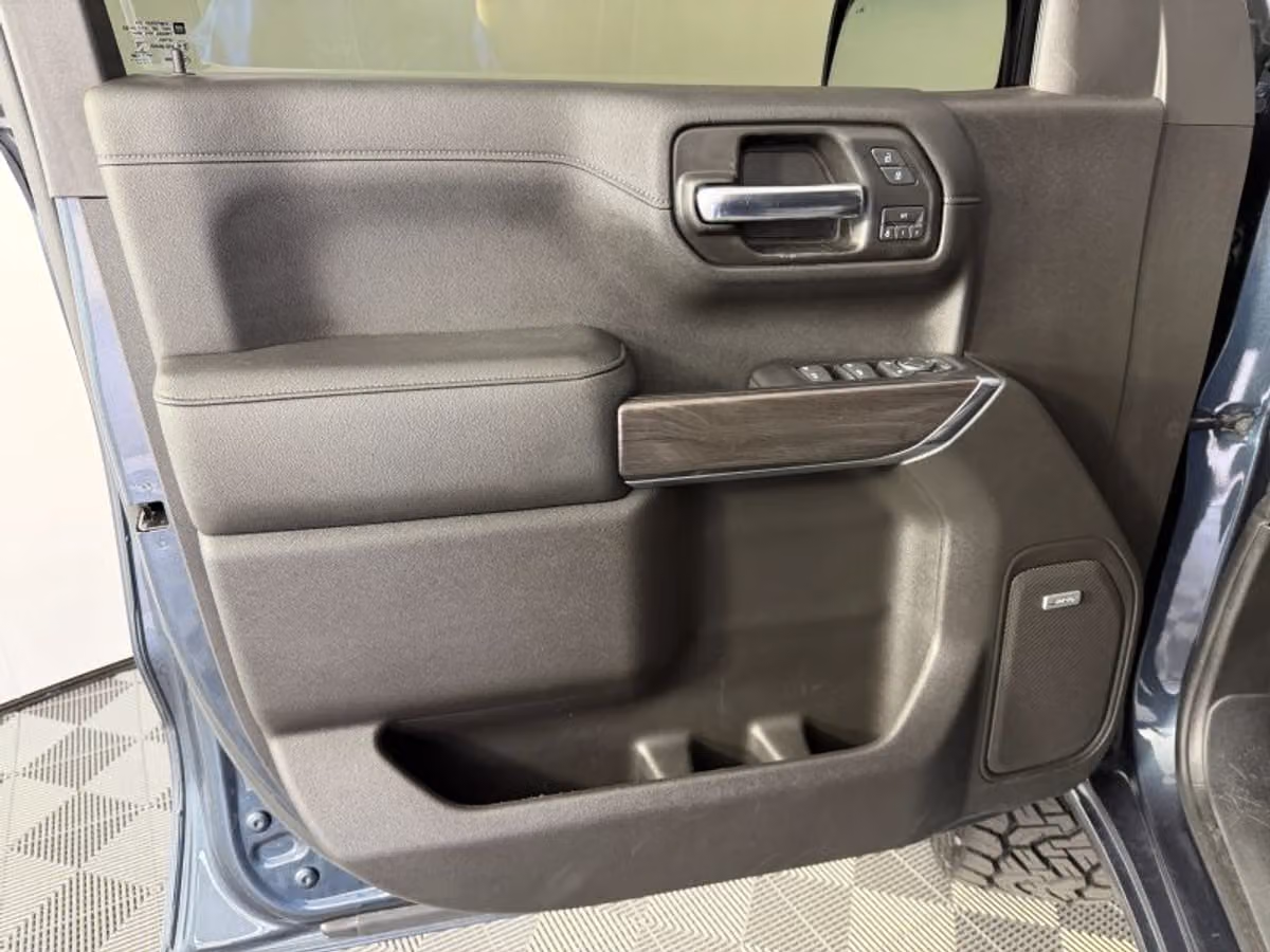 2020 Chevrolet Silverado 1500 LTZ Crew Cab Image 25