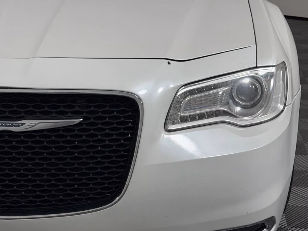 2015 Chrysler 300 Limited Image 5