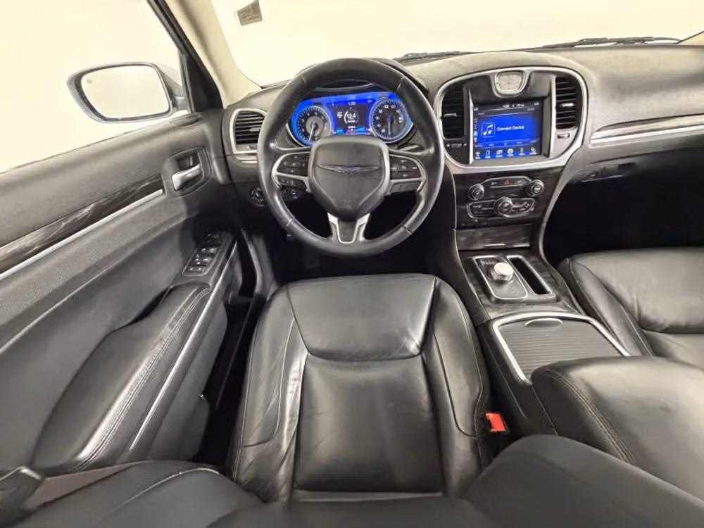 2015 Chrysler 300 Limited Image 14