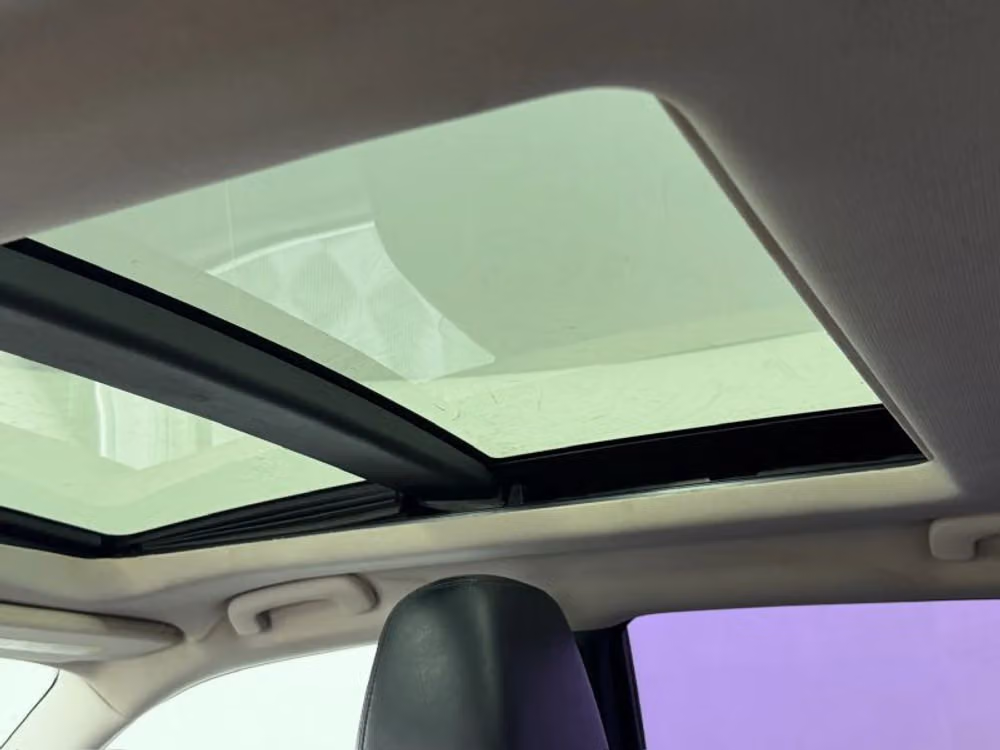 2015 Chrysler 300 Limited Image 27