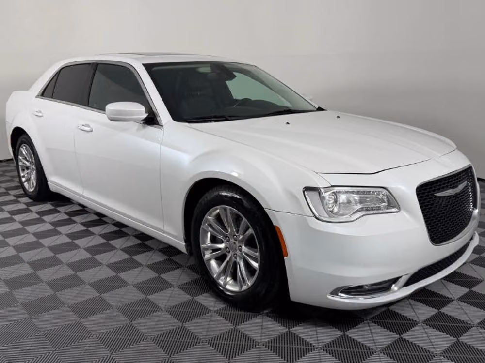 2015 Chrysler 300 Limited Image 37