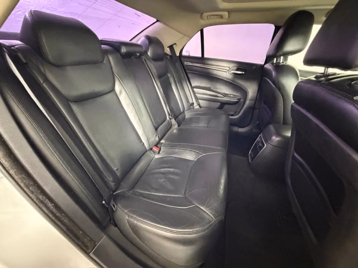 2015 Chrysler 300 Limited Image 26
