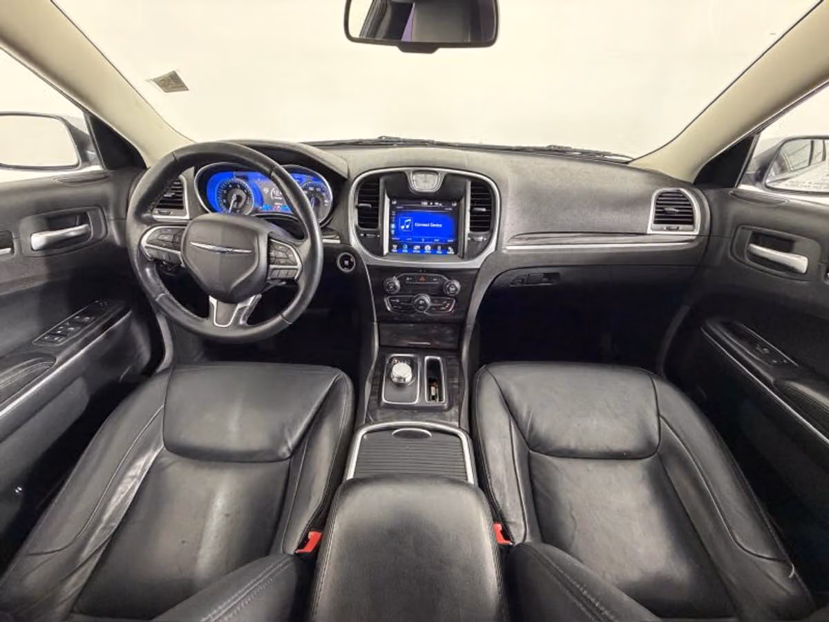 2015 Chrysler 300 Limited Image 11