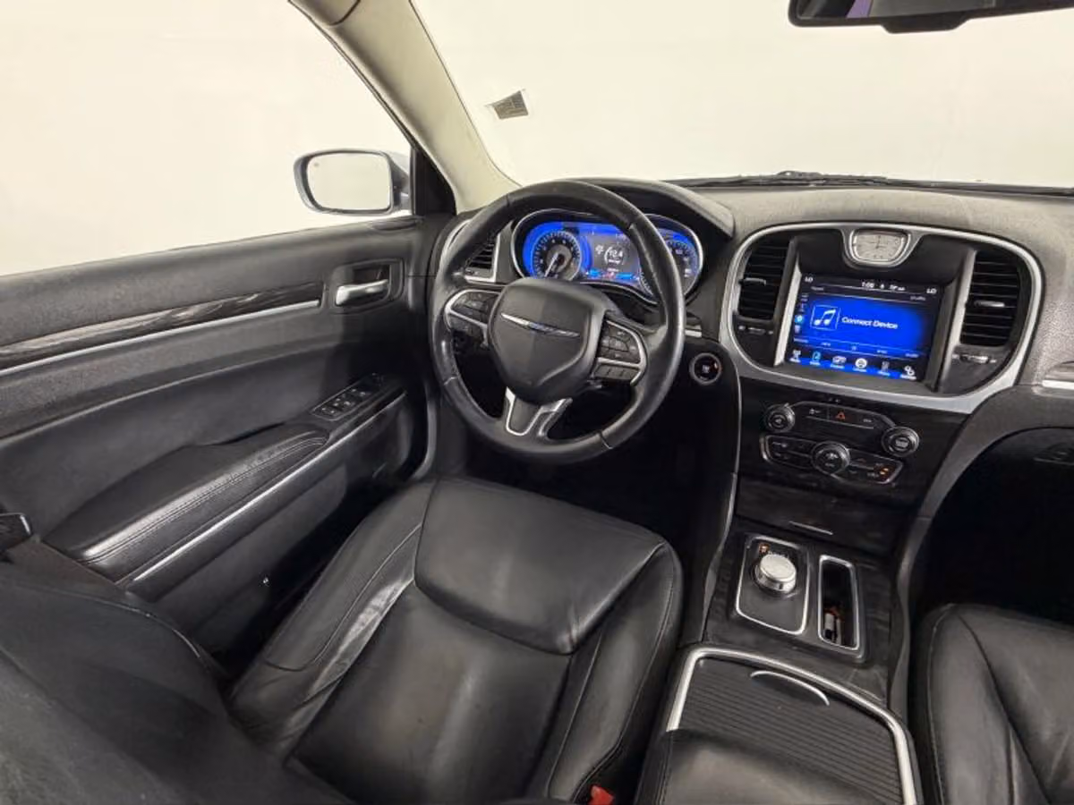 2015 Chrysler 300 Limited Image 12