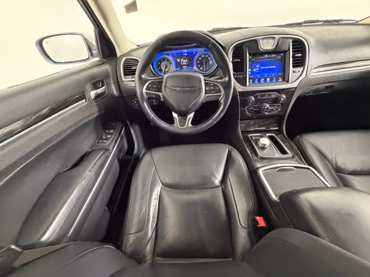 2015 Chrysler 300 Limited Image 14