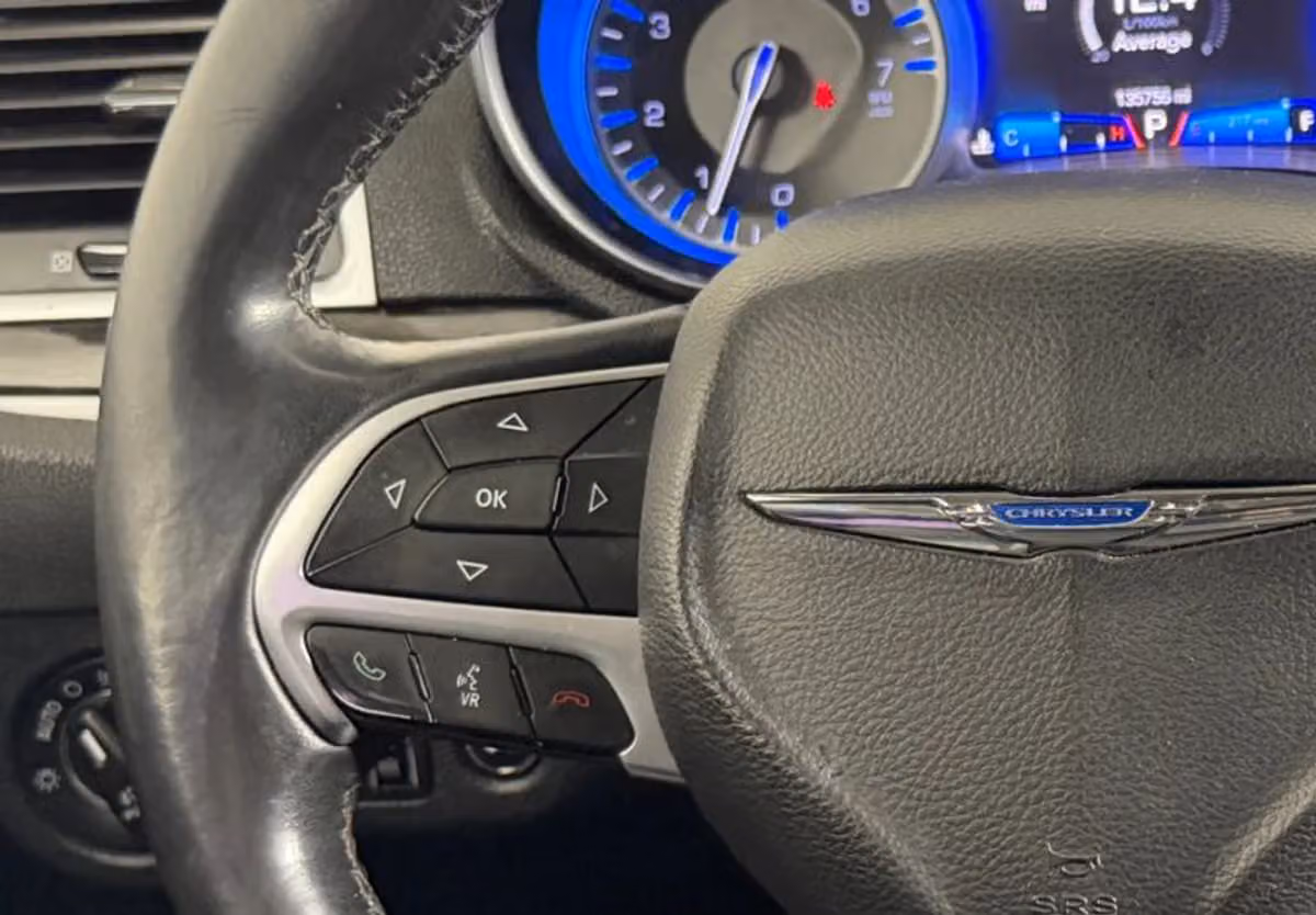 2015 Chrysler 300 Limited Image 40