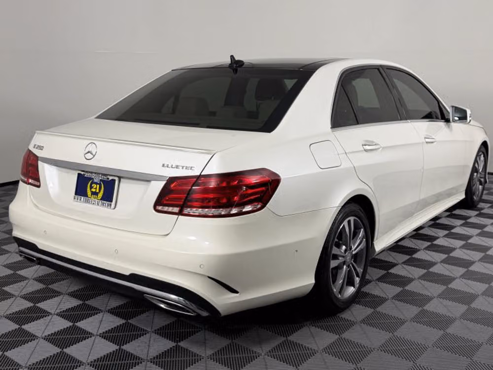 2014 Mercedes-Benz E-Class E 250 BlueTEC 4MATIC Sedan 4D Image 8