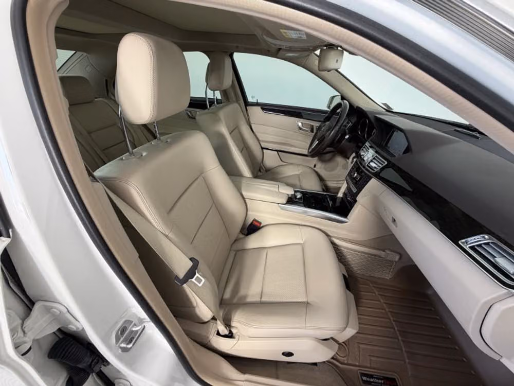 2014 Mercedes-Benz E-Class E 250 BlueTEC 4MATIC Sedan 4D Image 20
