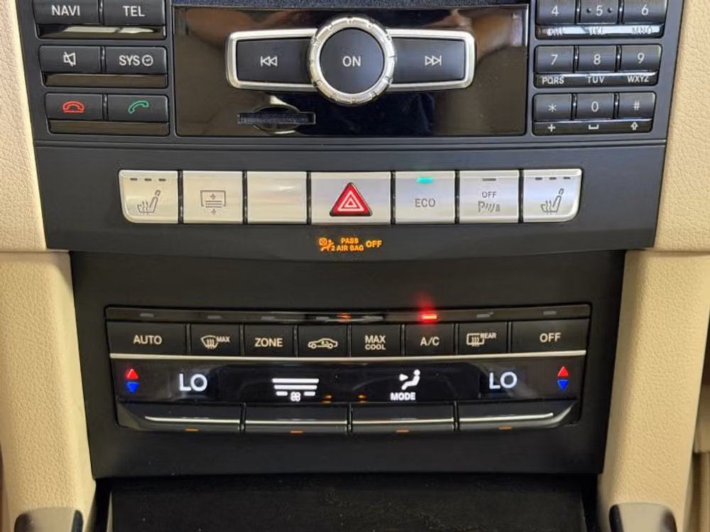 2014 Mercedes-Benz E-Class E 250 BlueTEC 4MATIC Sedan 4D Image 32