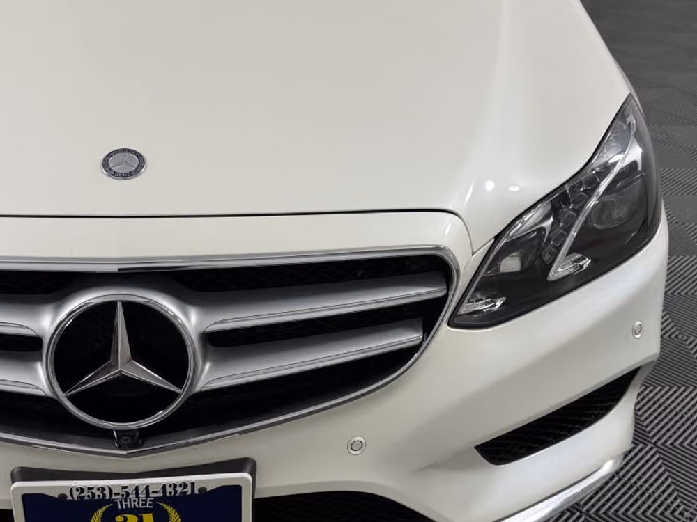 2014 Mercedes-Benz E-Class E 250 BlueTEC 4MATIC Sedan 4D Image 4