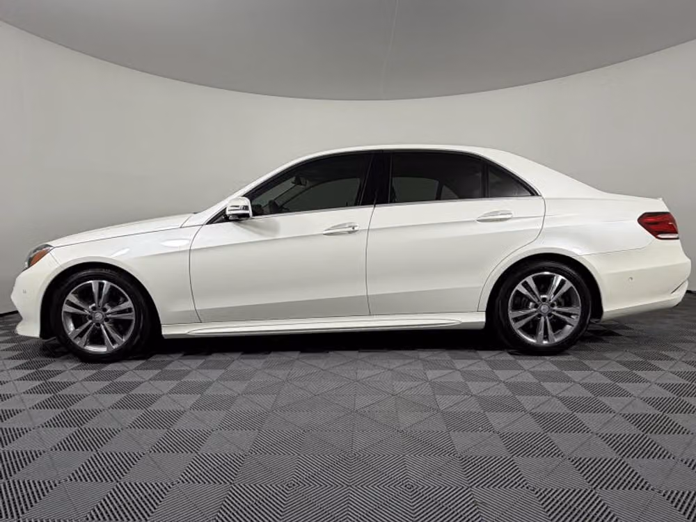 2014 Mercedes-Benz E-Class E 250 BlueTEC 4MATIC Sedan 4D Image 13