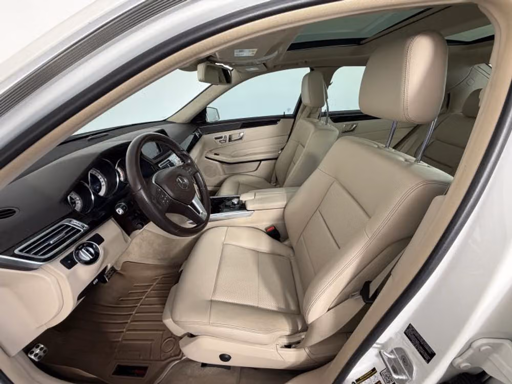 2014 Mercedes-Benz E-Class E 250 BlueTEC 4MATIC Sedan 4D Image 19