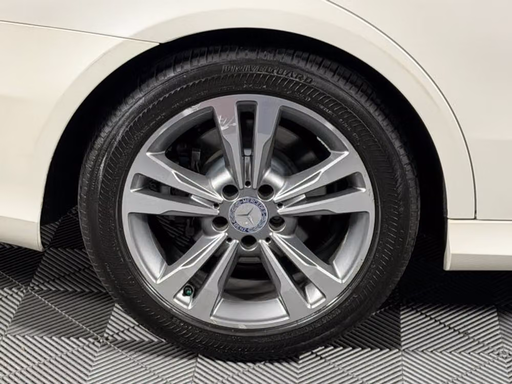 2014 Mercedes-Benz E-Class E 250 BlueTEC 4MATIC Sedan 4D Image 14