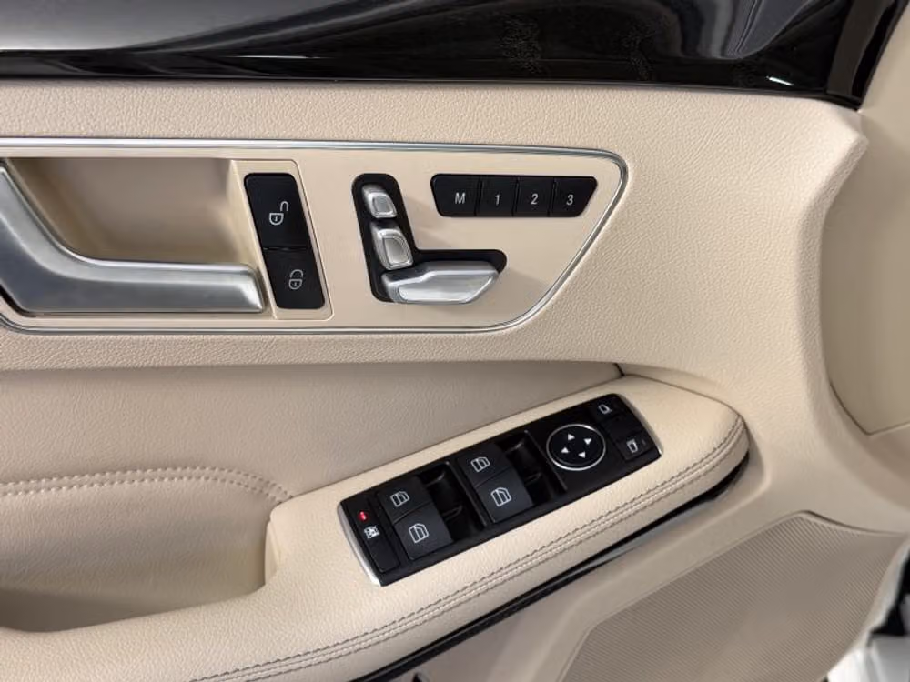 2014 Mercedes-Benz E-Class E 250 BlueTEC 4MATIC Sedan 4D Image 23