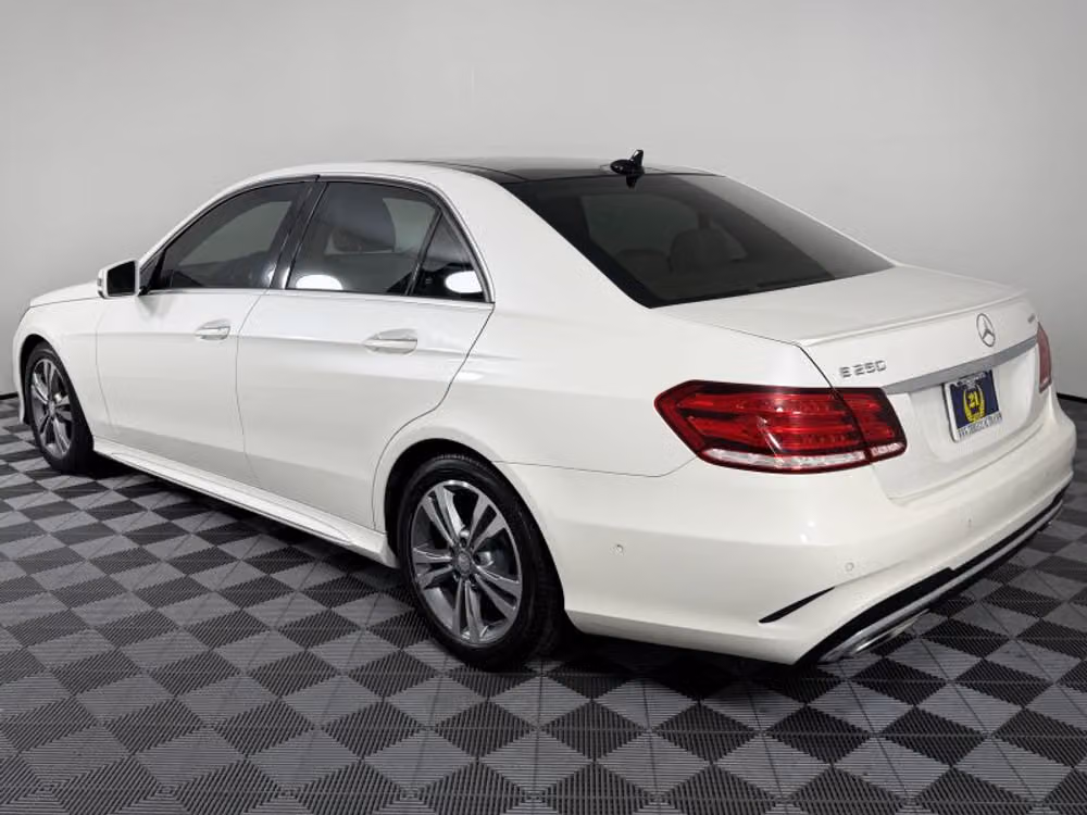 2014 Mercedes-Benz E-Class E 250 BlueTEC 4MATIC Sedan 4D Image 12