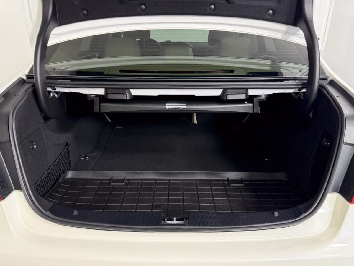 2014 Mercedes-Benz E-Class E 250 BlueTEC 4MATIC Sedan 4D Image 16