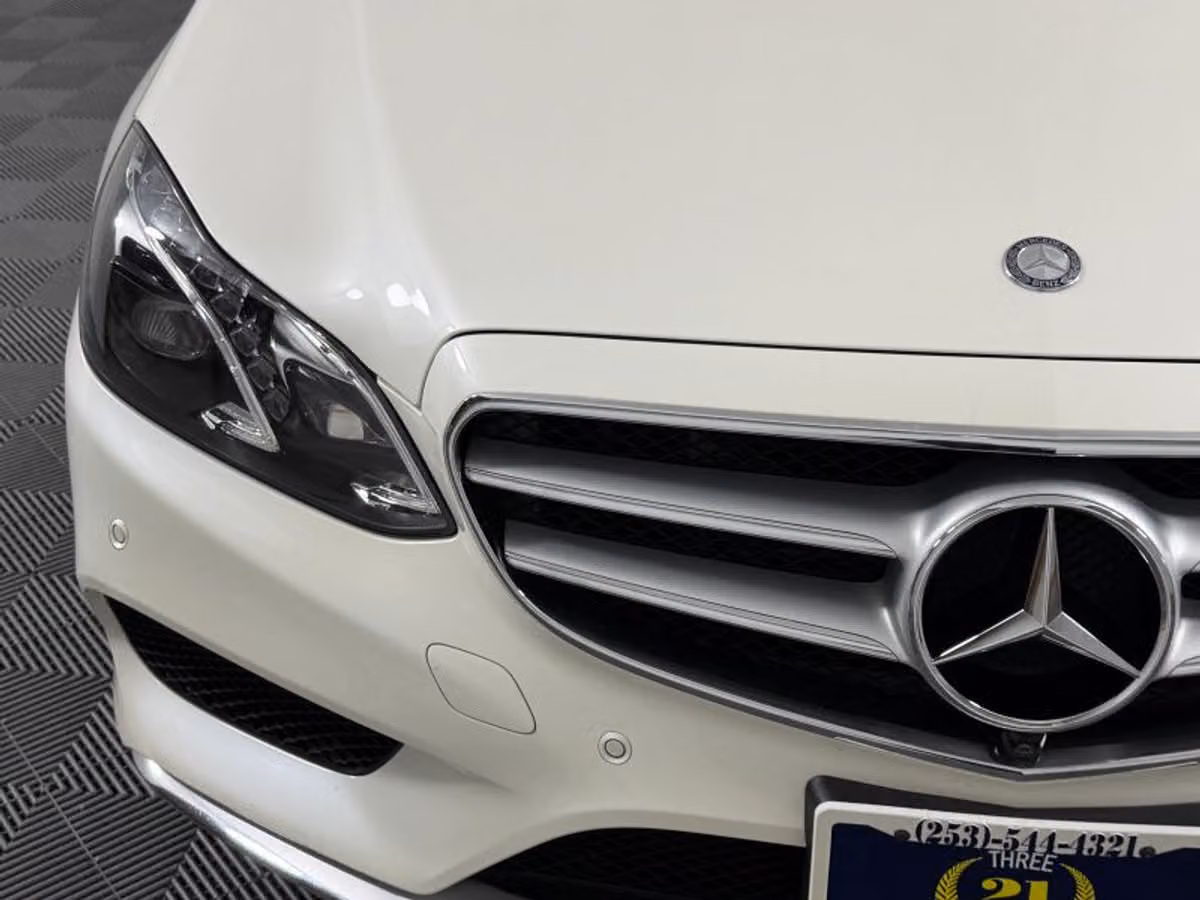 2014 Mercedes-Benz E-Class E 250 BlueTEC 4MATIC Sedan 4D Image 5