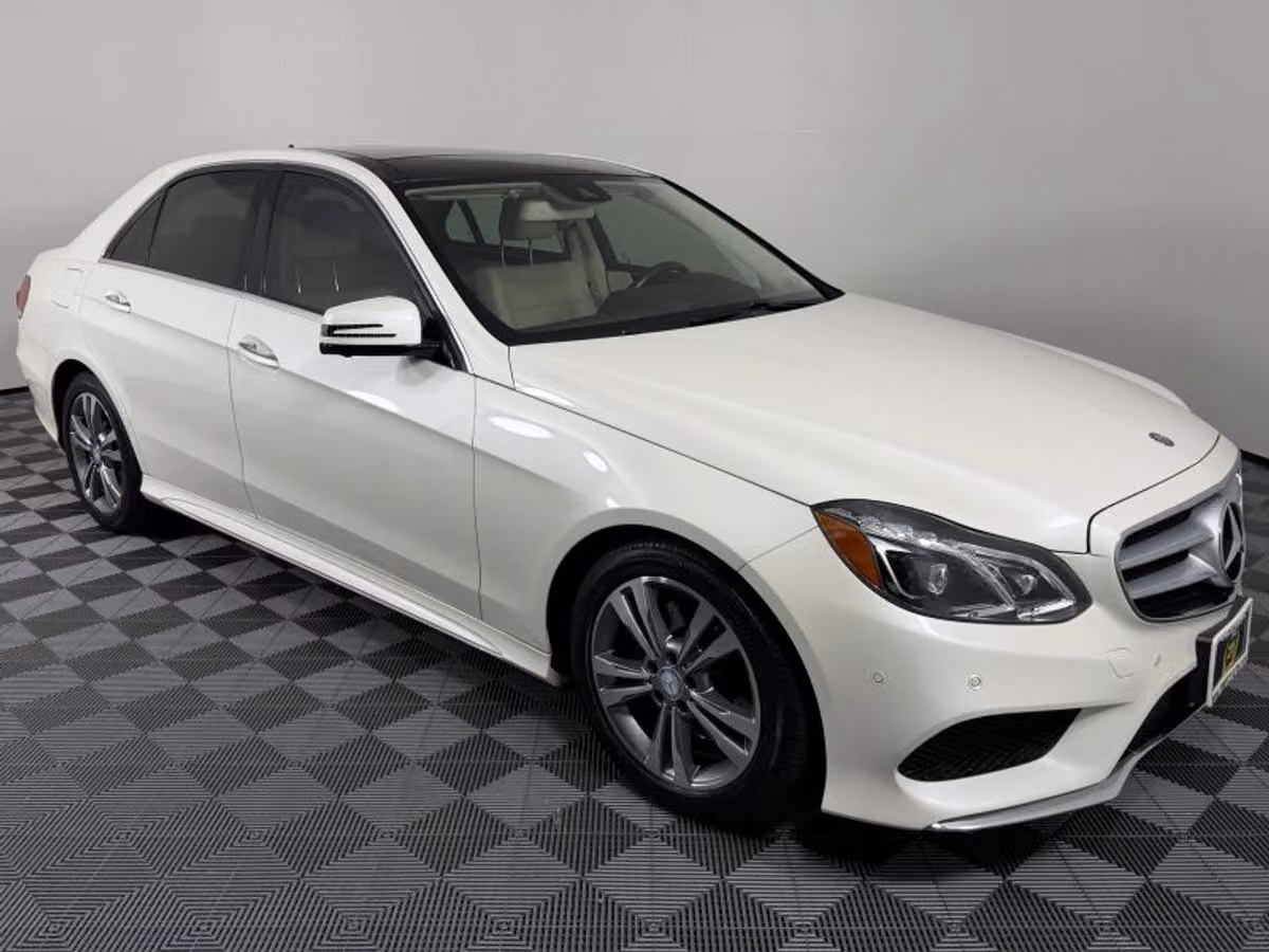 2014 Mercedes-Benz E-Class E 250 BlueTEC 4MATIC Sedan 4D Image 6