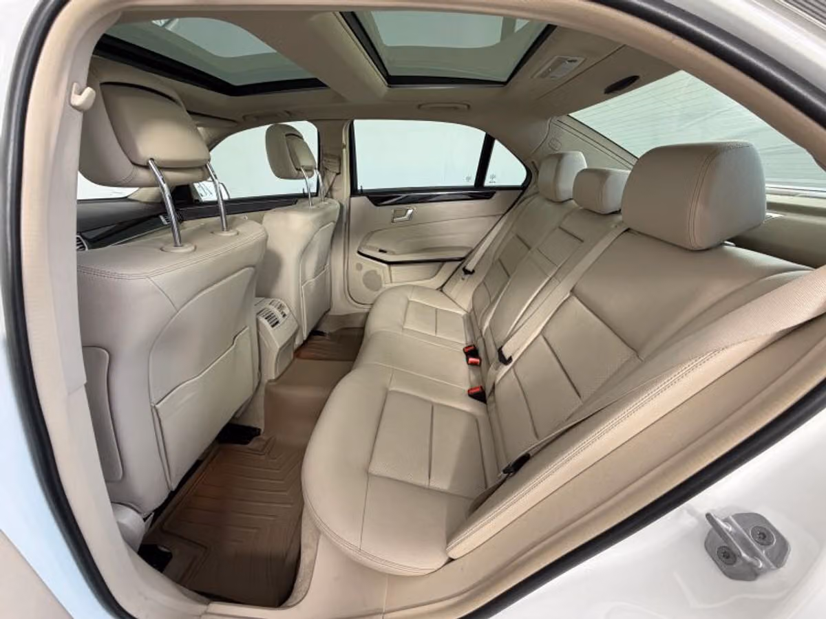 2014 Mercedes-Benz E-Class E 250 BlueTEC 4MATIC Sedan 4D Image 25