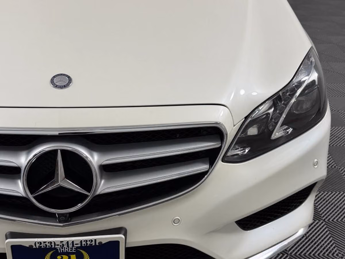 2014 Mercedes-Benz E-Class E 250 BlueTEC 4MATIC Sedan 4D Image 4