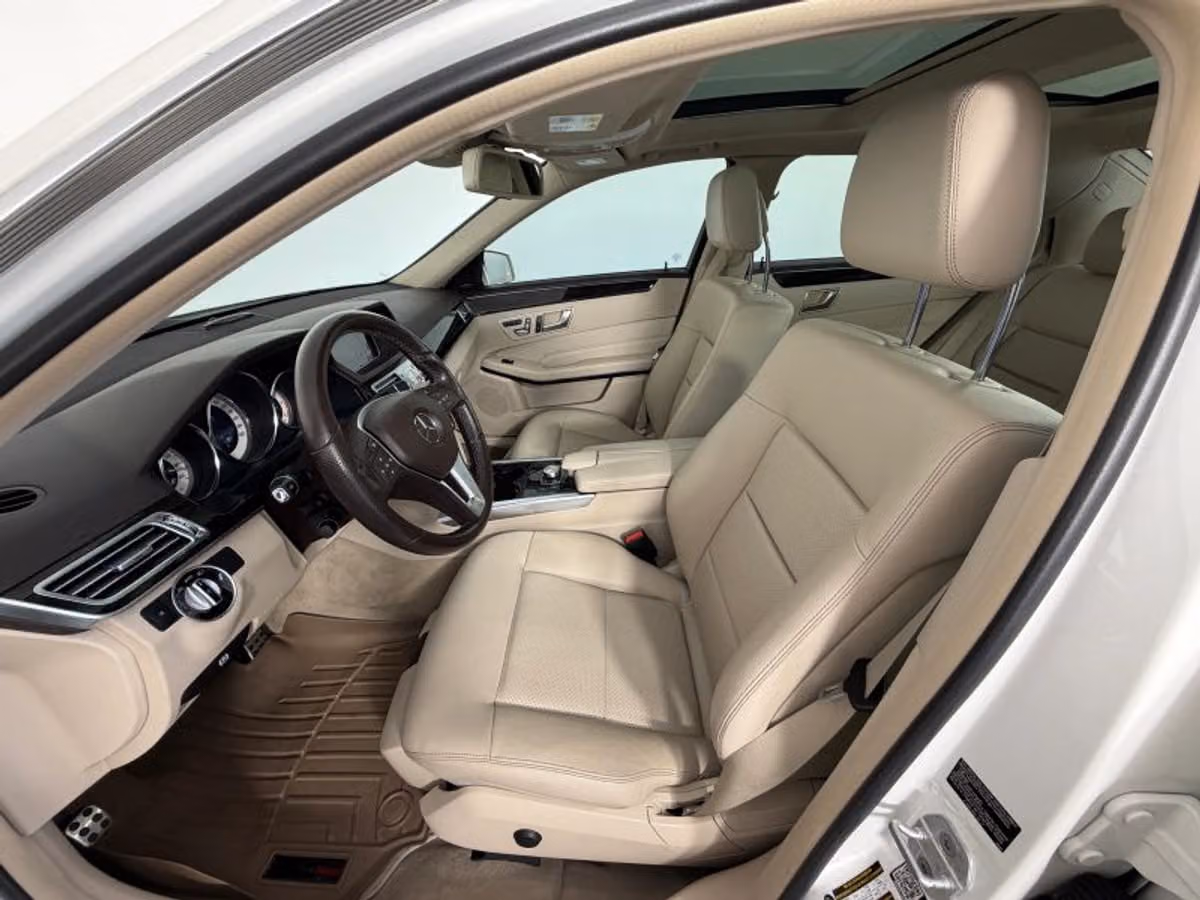 2014 Mercedes-Benz E-Class E 250 BlueTEC 4MATIC Sedan 4D Image 19