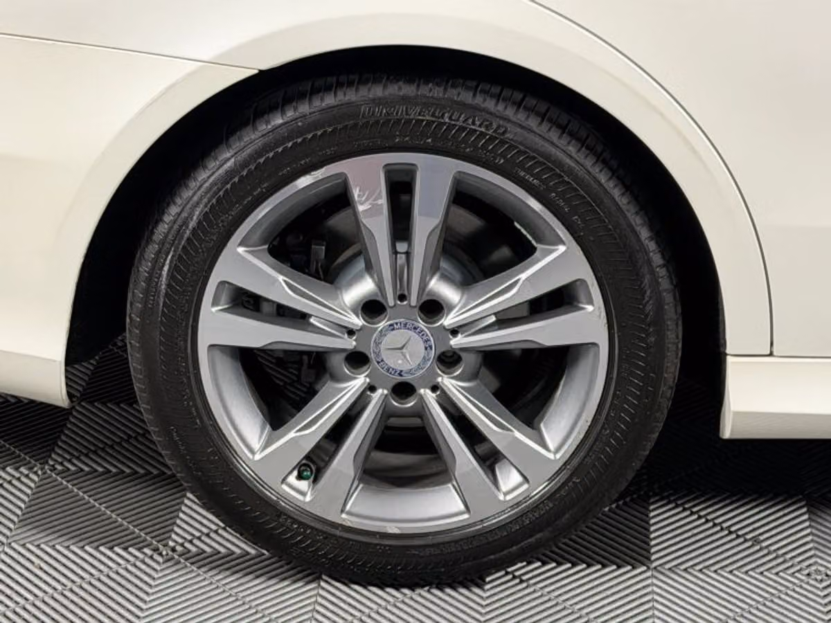 2014 Mercedes-Benz E-Class E 250 BlueTEC 4MATIC Sedan 4D Image 14